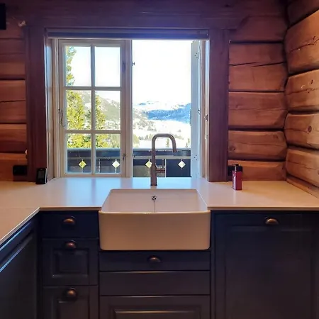 Log With Hot Tub In Feriehus *